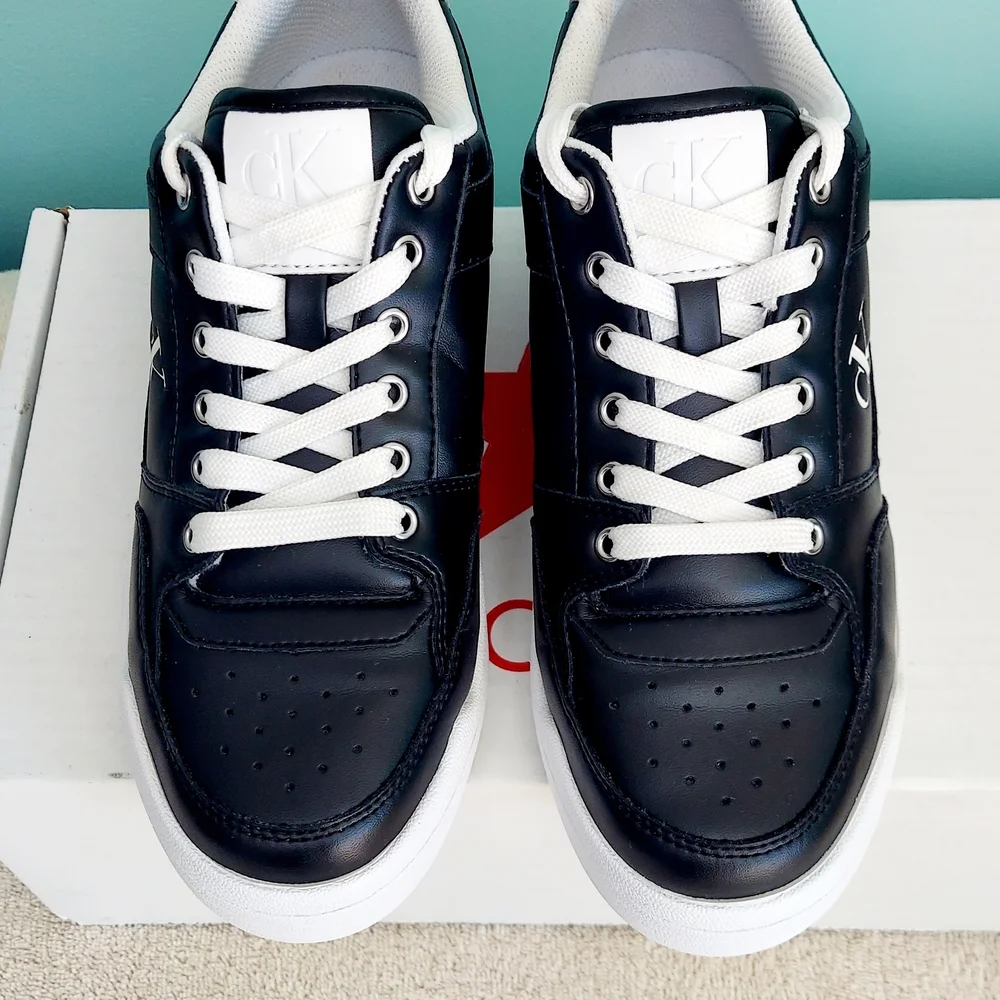 Calvin Klein Women's Calondra Black & White Platform Low Top Sneakers Y2K Chunky